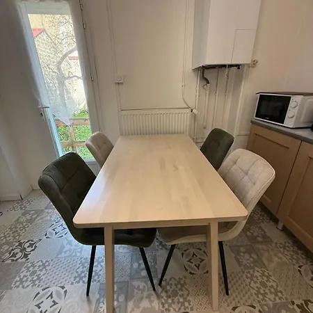 F3 Avec Jardin Proche Centre Apartman *